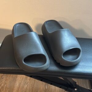 adidas Yeezy Slide Granite